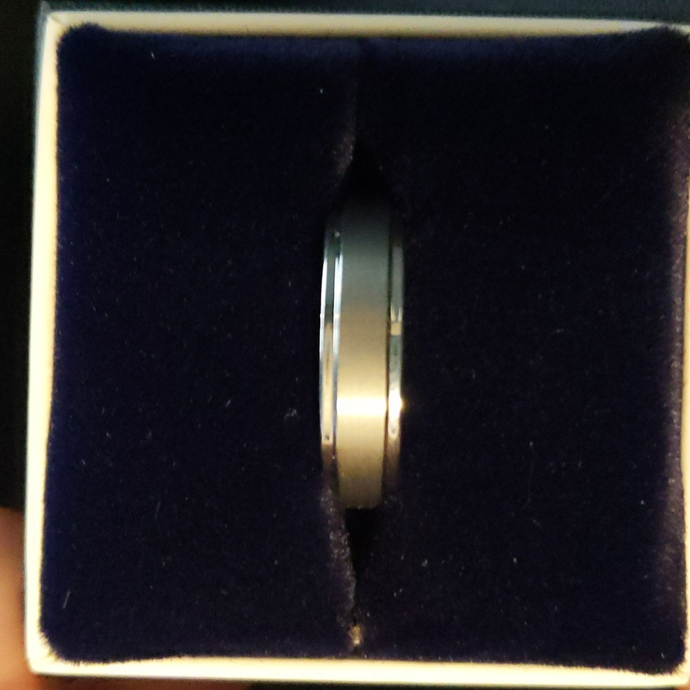 Men's tungsten carbide wedding ring